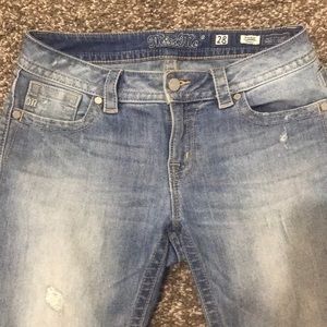 Mid rise MISS ME skinny jeans. Light wash